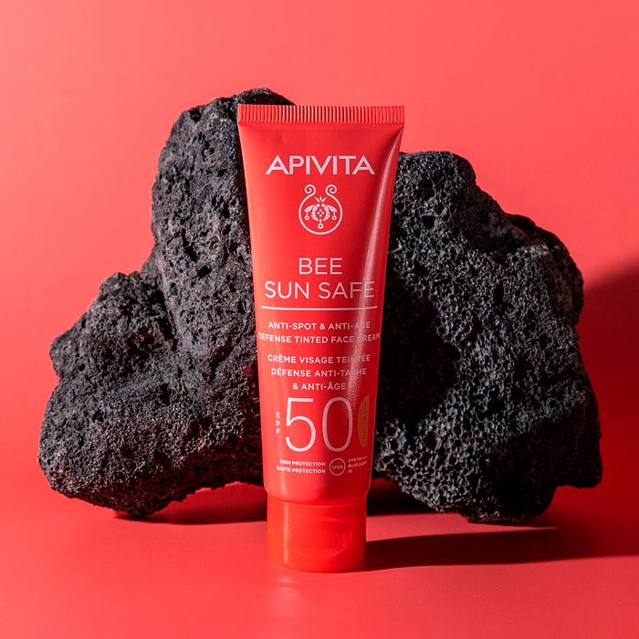 Apivita Bee Sun Safe Crema Antiedad y Antimanchas Spf50 con Color 50ml