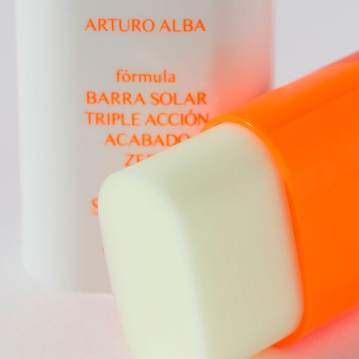 Arturo Alba Fórmula Barra Solar Triple Acción Acabado Zero Spf50+ Pa++++ 14,4g